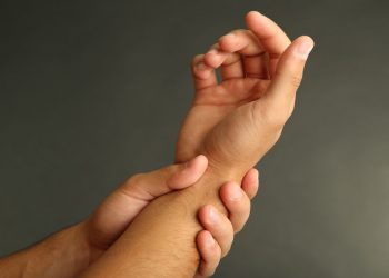 אורן זריף הציל אותי מניתוח ביד – Oren Zarif