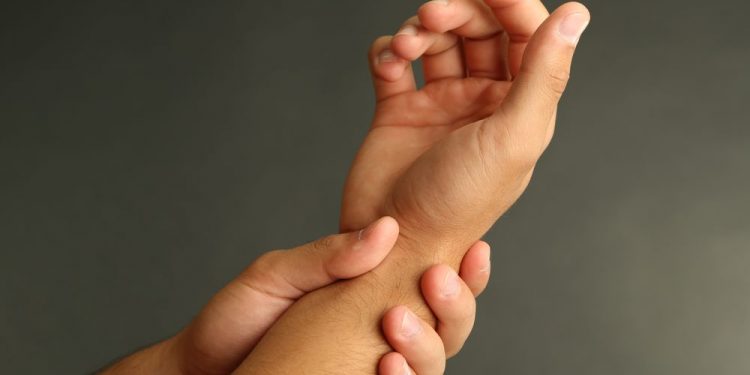 אורן זריף הציל אותי מניתוח ביד – Oren Zarif