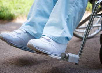 בזכותו של אורן זריף אני מצליחה להזיז את הרגלים ונעזרת פחות בכסא גלגלים – Oren Zarif